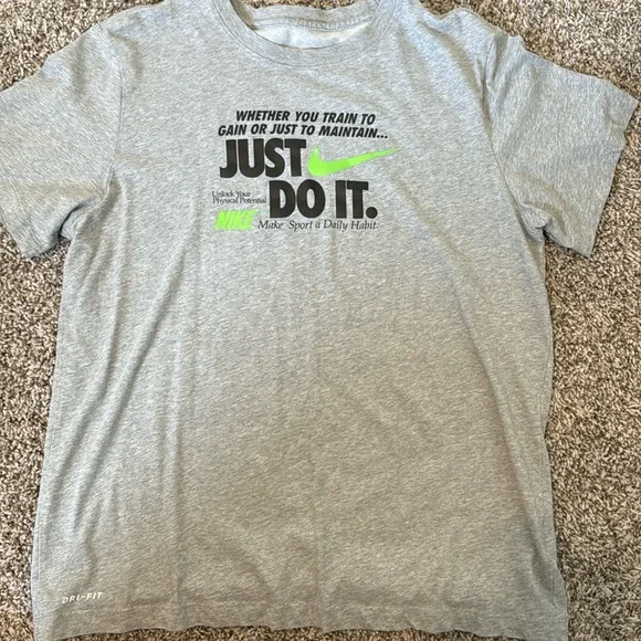 Mens Nike shirt - Picture 1 of 3
